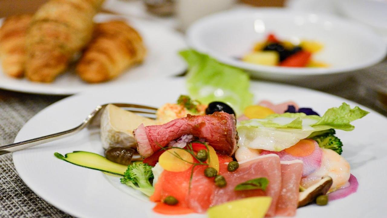 Hotel Agora Regency Osaka Sakai Сакаи Экстерьер фото A salad with ham