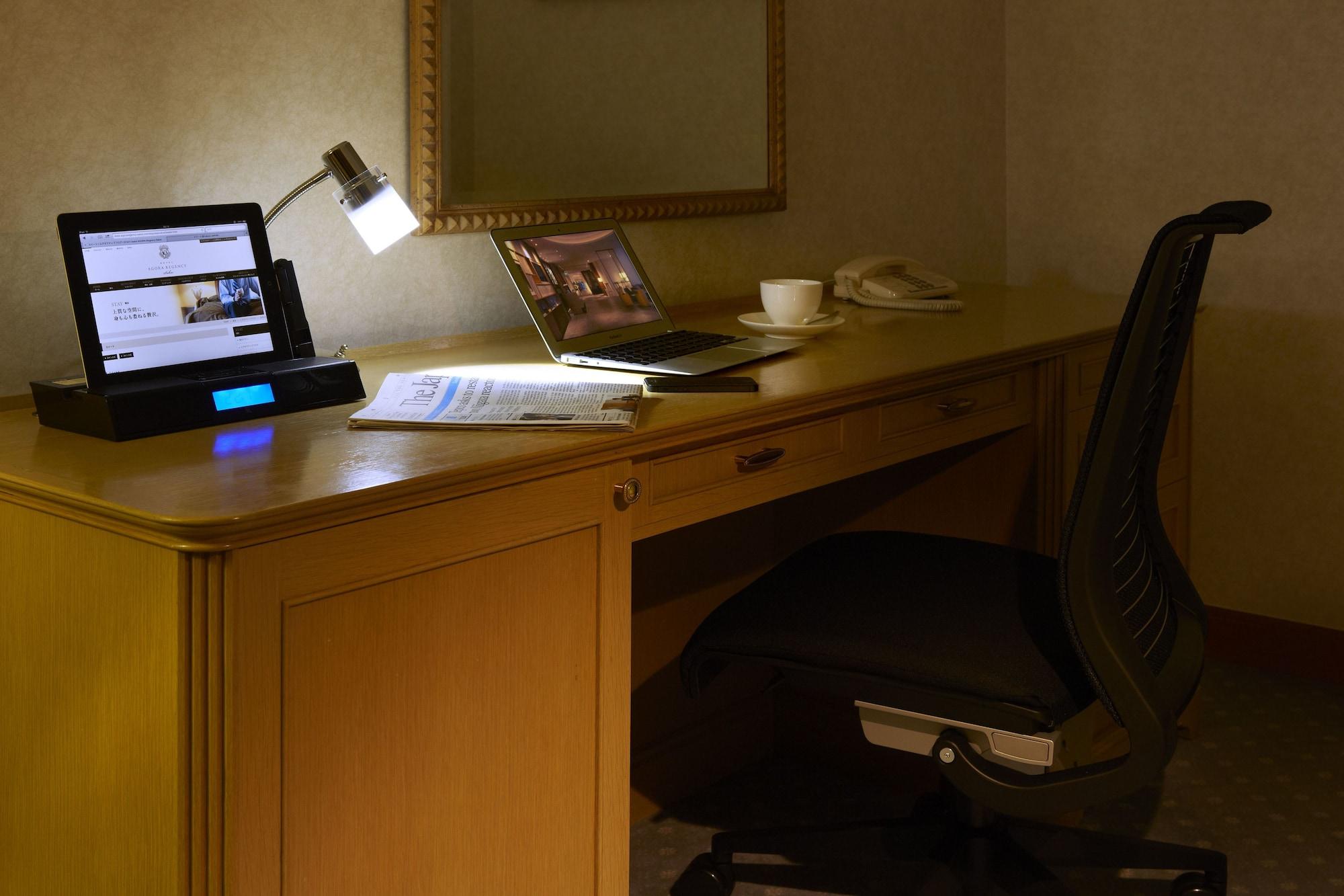 Hotel Agora Regency Osaka Sakai Сакаи Экстерьер фото A typical hotel room with a work desk