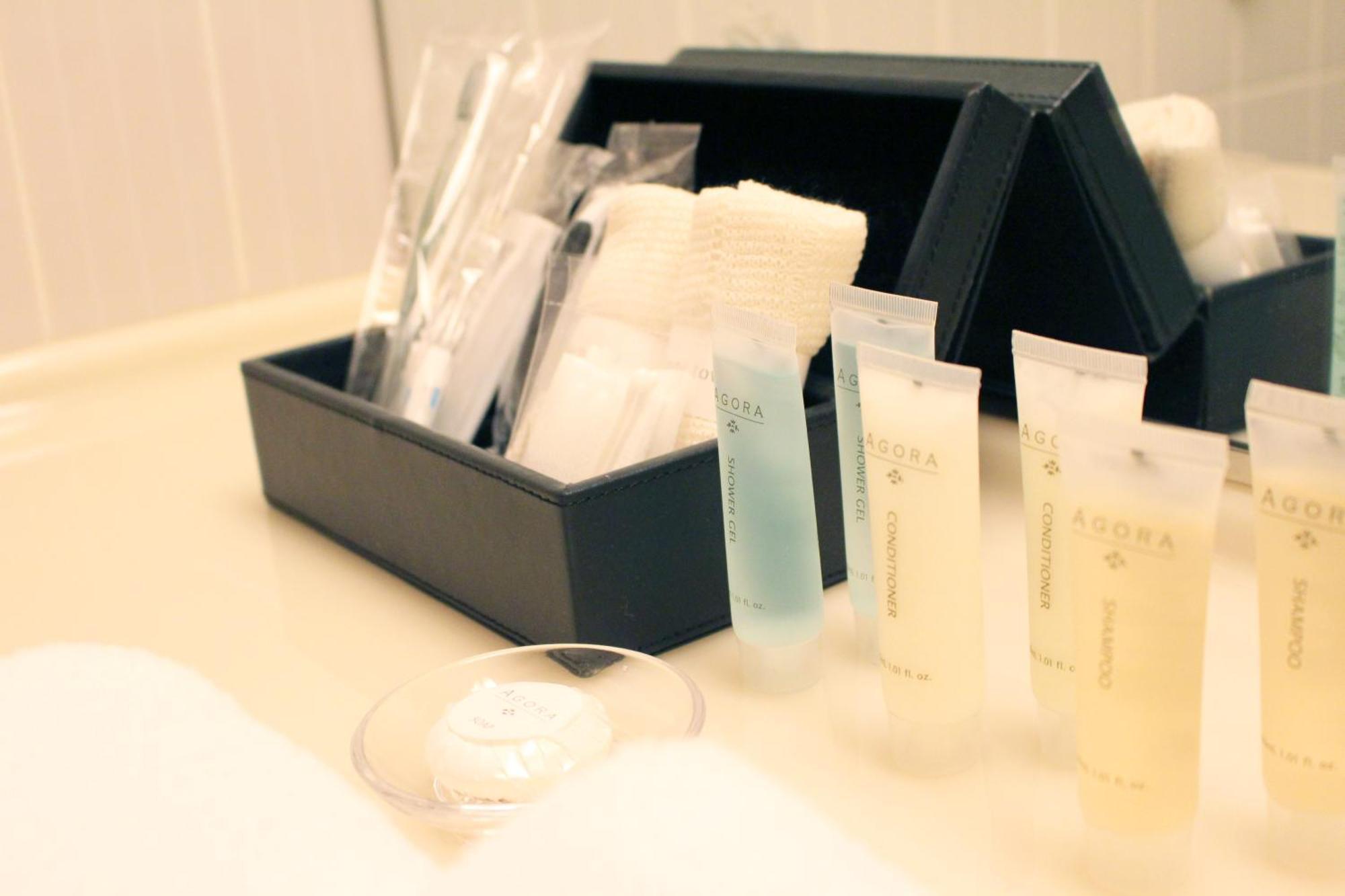 Hotel Agora Regency Osaka Sakai Сакаи Экстерьер фото A selection of toiletries