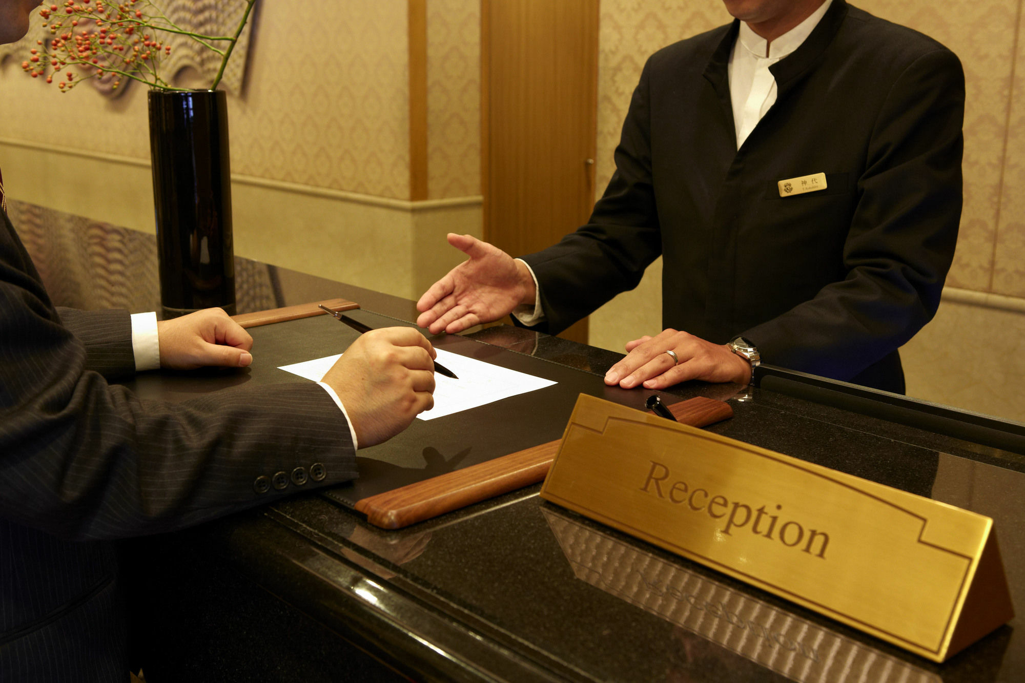 Hotel Agora Regency Osaka Sakai Сакаи Экстерьер фото A hotel receptionist