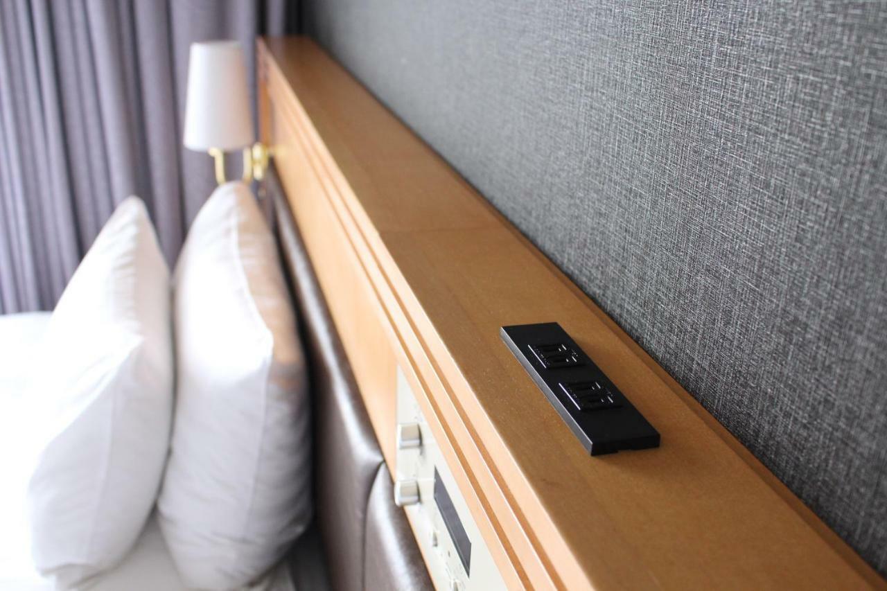 Hotel Agora Regency Osaka Sakai Сакаи Экстерьер фото A remote control for a motorized bed
